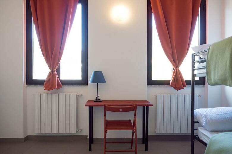 Hostal Lake Como Beach Hostel