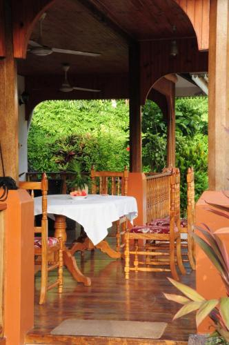 Hostal Casa De Leela Self Catering Guest House