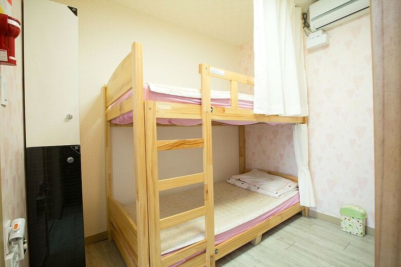 Hostal With Guesthouse
