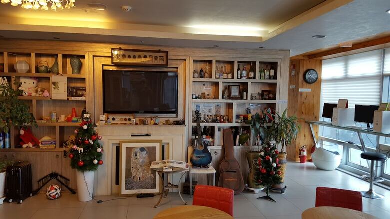 Hostal With Guesthouse