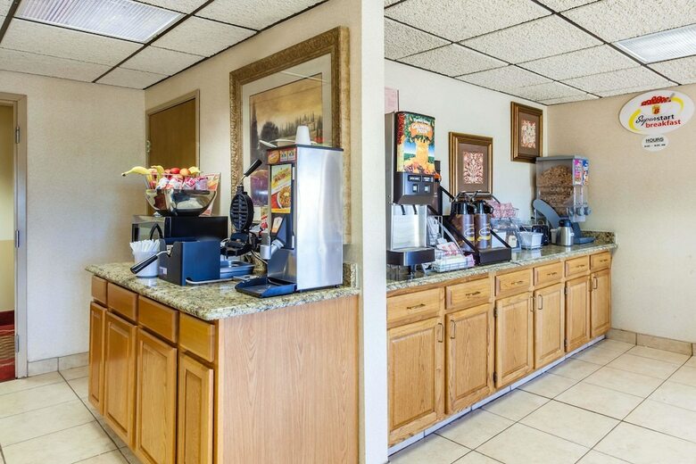 Hotel Super 8 By Wyndham Morristown/south