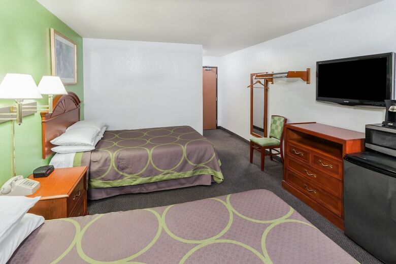 Hotel Super 8 By Wyndham Merrillville