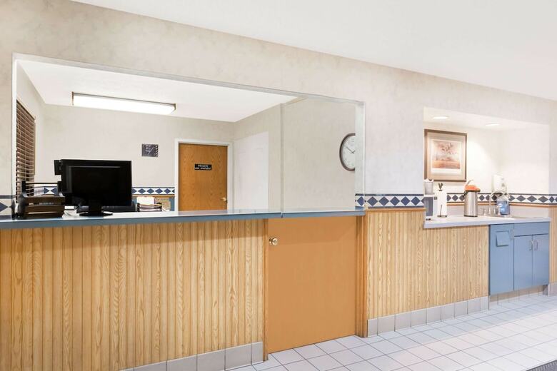 Hotel Super 8 By Wyndham Merrillville