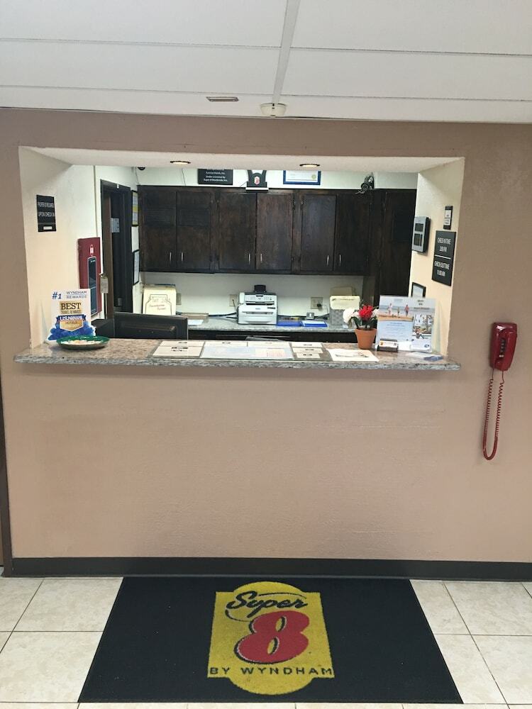 Hotel Super 8 By Wyndham Merrillville