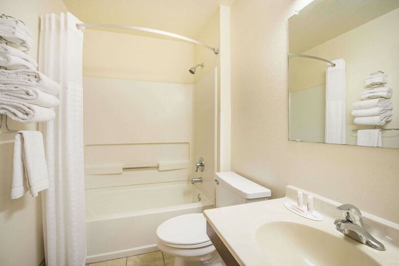 Motel Super 8 By Wyndham Harlingen Tx