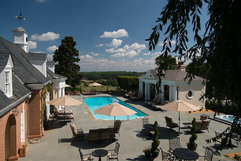 Hotel Albemarle Estate At Trump Winery