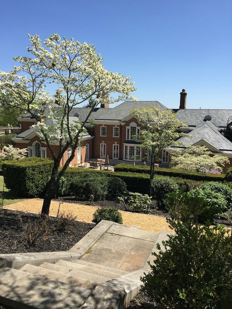Hotel Albemarle Estate At Trump Winery
