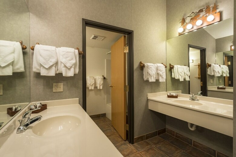 Hotel Stafford's Crooked River Lodge & Suites