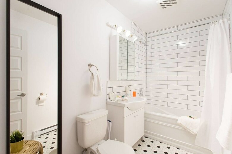 Charming Montreal 3 Bdr Apartment Next To Subway