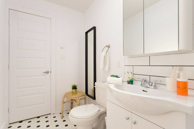 Charming Montreal 3 Bdr Apartment Next To Subway