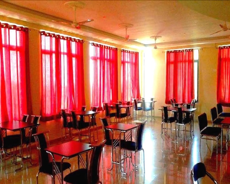 Hotel Midway Resort