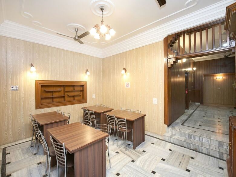 Hotel Oyo 14030 Cheema Holiday Homes