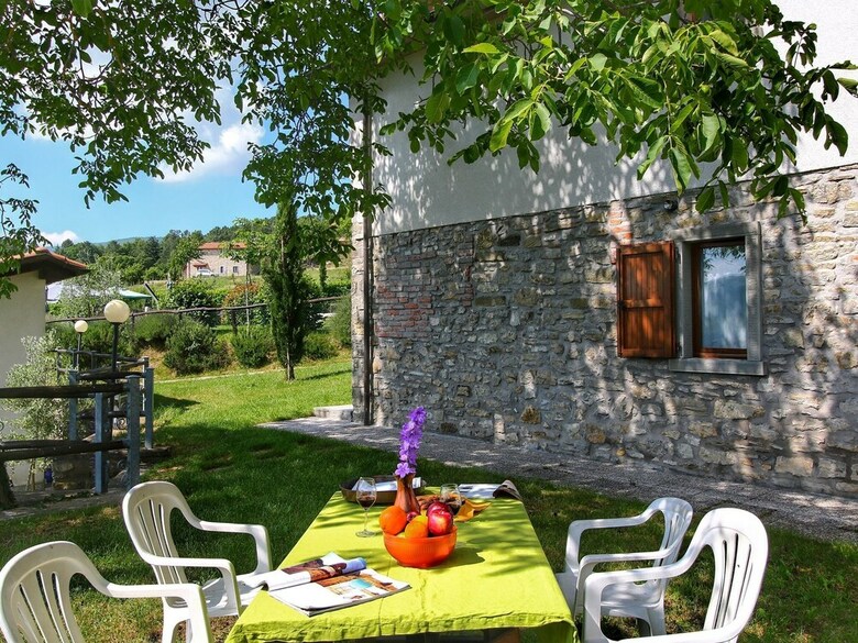 Rustic Apartment In Caprese Michelangelo Near Lake
