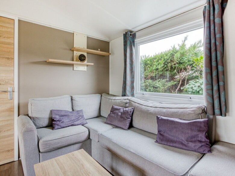 Cosy Mobile Home In Les Mathes With Swimming Pool