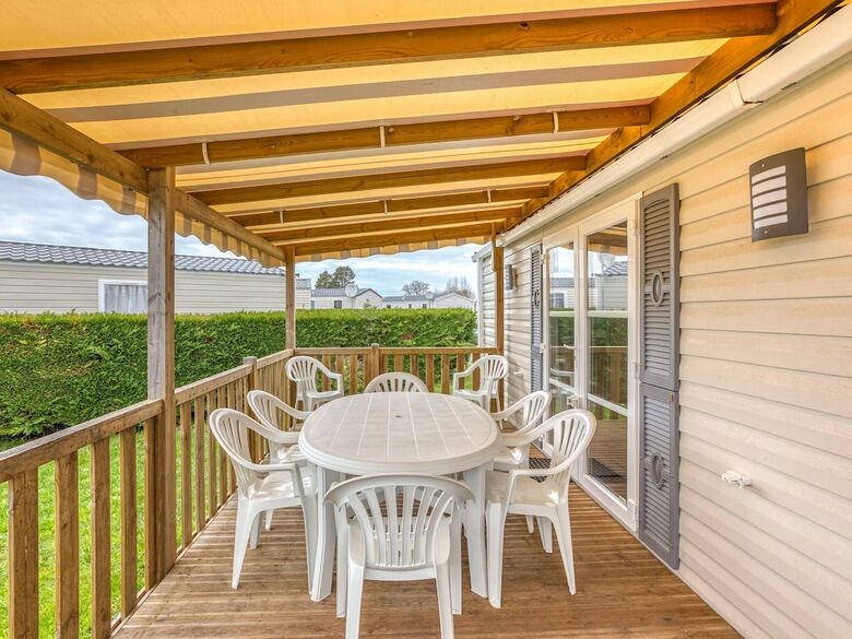 Cosy Mobile Home In Les Mathes With Swimming Pool