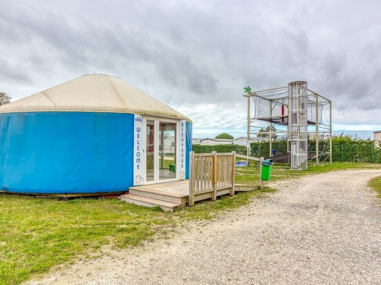 Cosy Mobile Home In Les Mathes With Swimming Pool