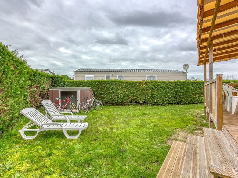 Cosy Mobile Home In Les Mathes With Swimming Pool