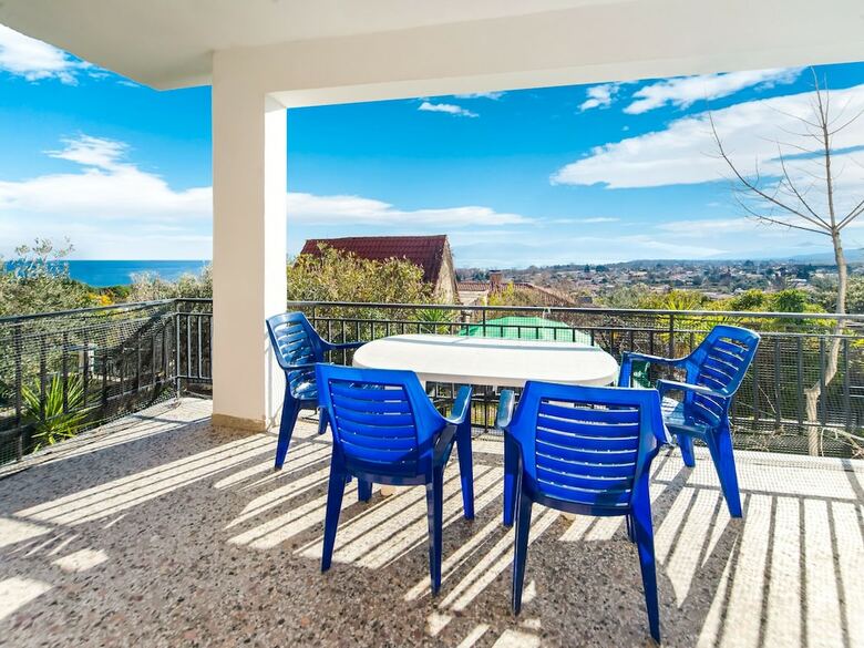 Seaside Holiday Home In Asprovalta With Balcony