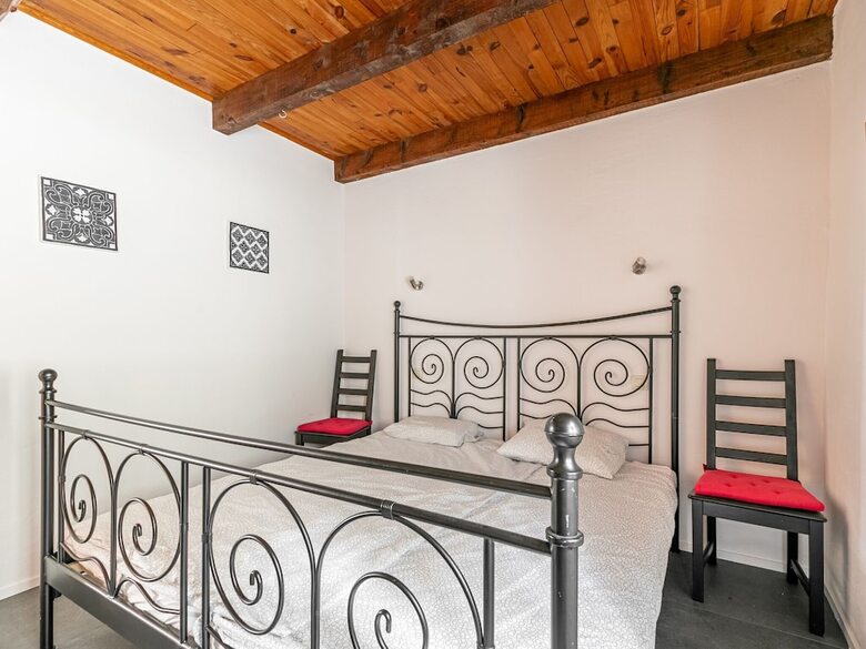 Quiet Holiday Home In Boisset With Swimming Pool