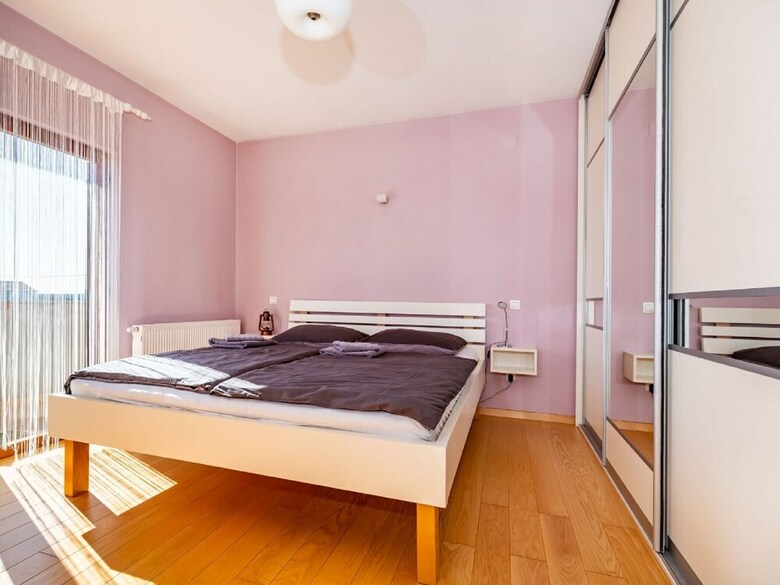 Delightful Apartment In Radovin With Garden