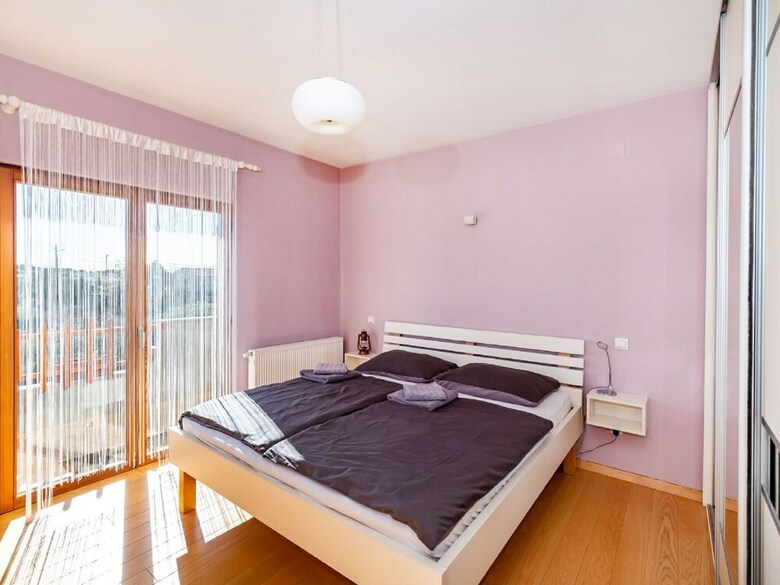 Delightful Apartment In Radovin With Garden