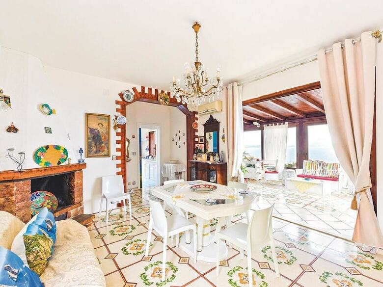 Enticing Villa In Terrasini Near The Sea