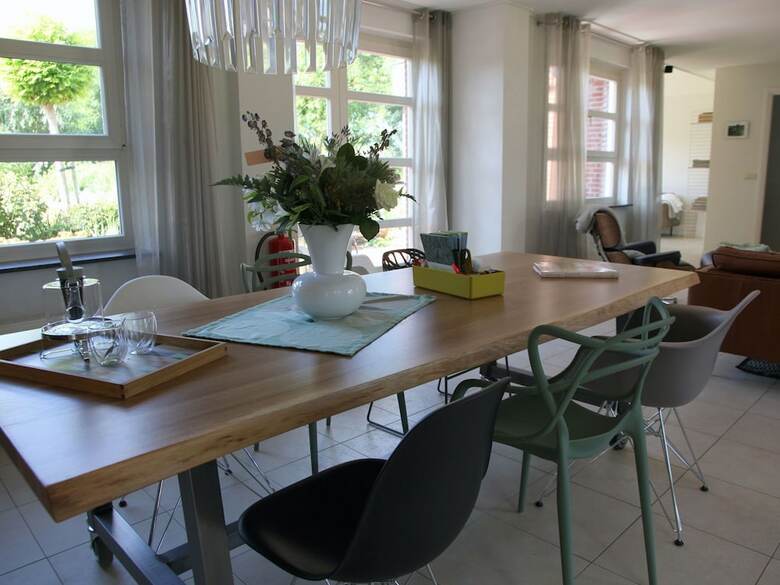 Luxurious, Detached Holiday Home Right By The Water