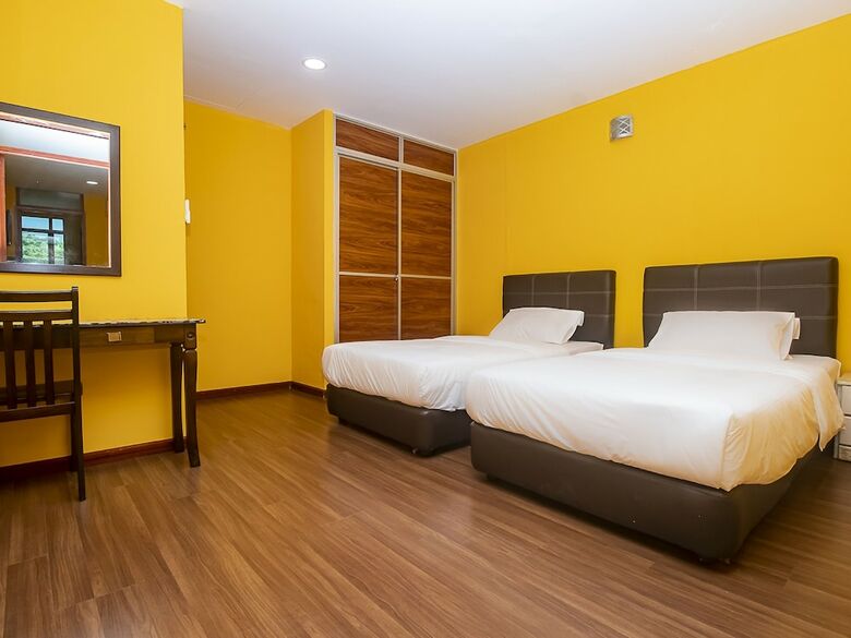 Hotel Oyo 90059 Ltk Home