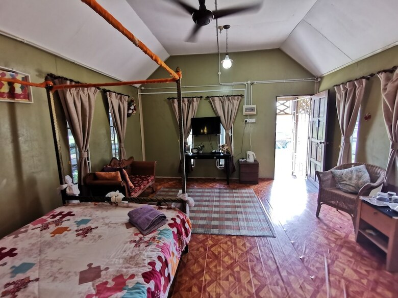 Hotel Oyo 89873 Nurbayu Chalet
