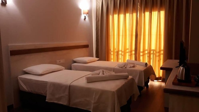 Kanyonvadi Hotel