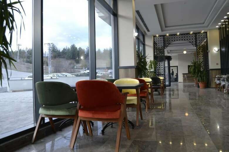 Kanyonvadi Hotel