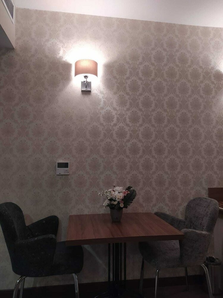 Kanyonvadi Hotel