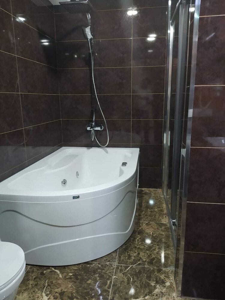 Kanyonvadi Hotel