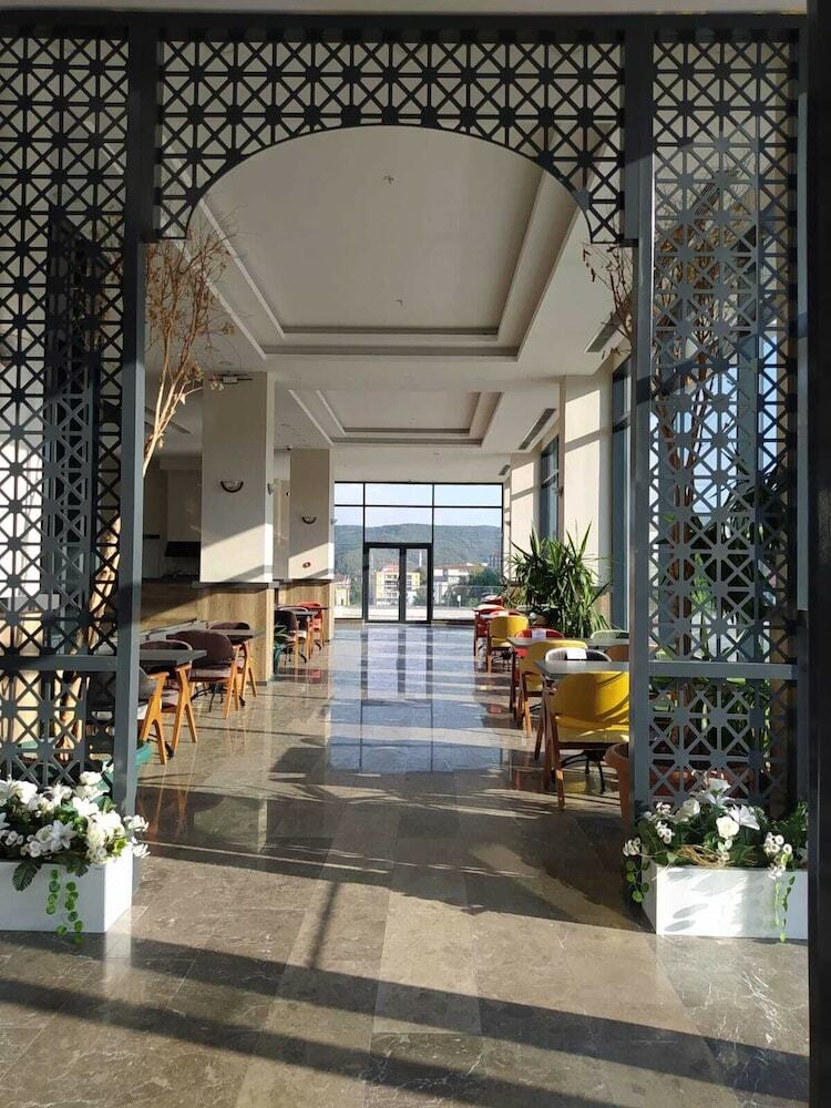 Kanyonvadi Hotel