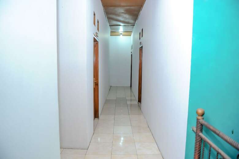 Hostal Spot On 2584 Hotel Karya Nunggal Asri