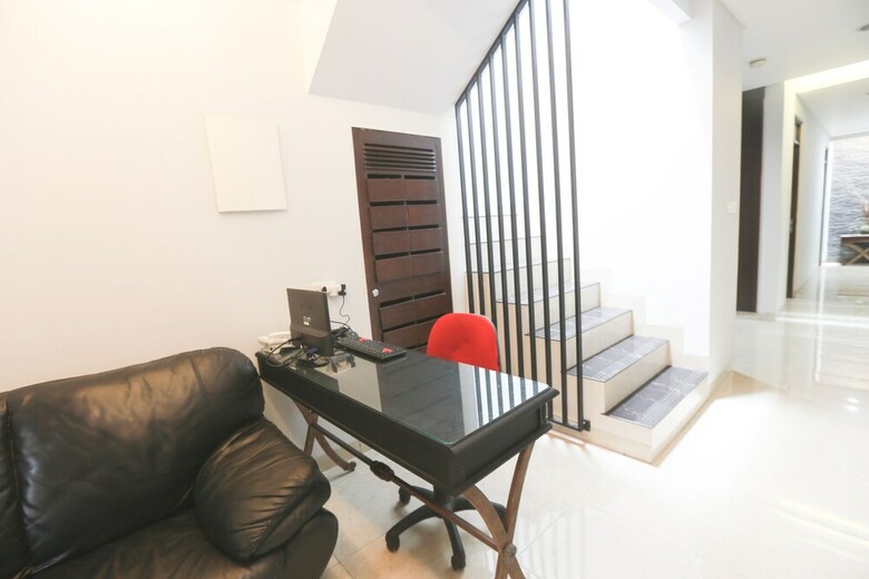 Hostal Oyo 2323 The One Residence Syariah