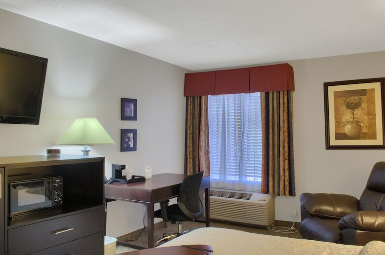 Hotel Hometown Inn