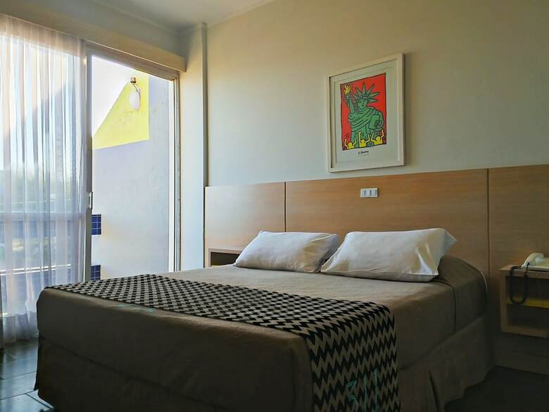 Cris Hotel