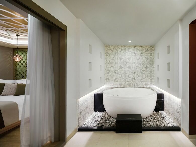 Hotel Avista Grande Phuket Karon - Mgallery