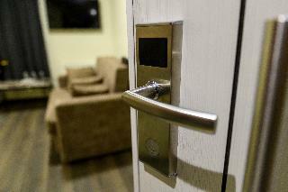 Global Suites Hotel