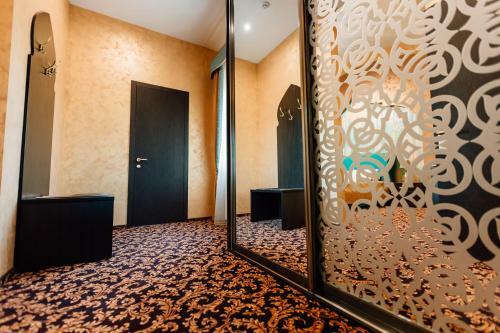 Khan-chinar Hotel