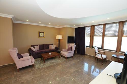 Hotel Phellos Suites