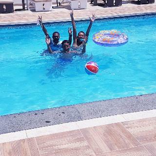 Hotel The Crows Nest Resort
