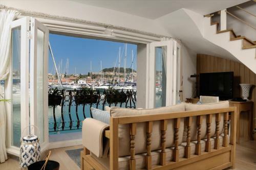 Hostal Cesme Marina Konukevi