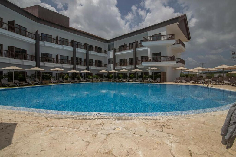 Hotel Grand Sirenis Karmair�
