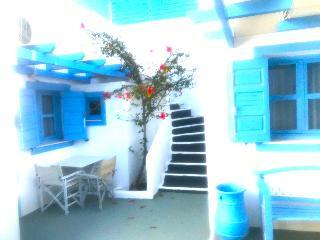 Amelie Santorini Hotel