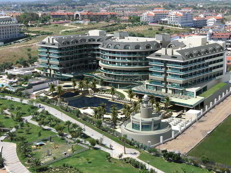 Hotel Commodore Elite Suites & Spa