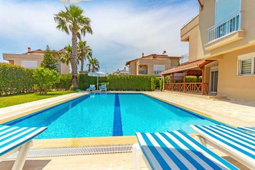 Villa Paradise Town