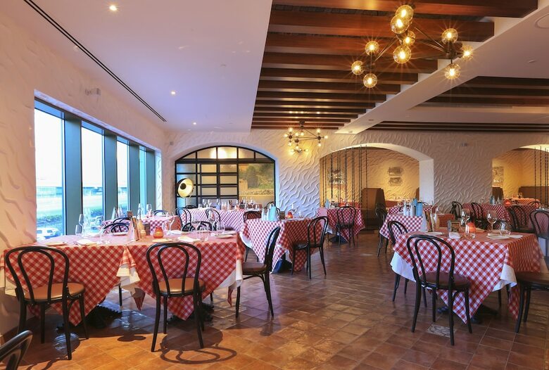 Metropolitan Hotel Dubai