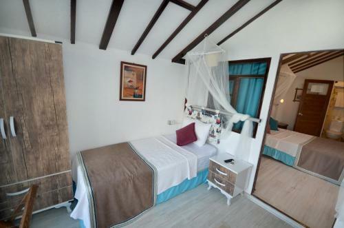 Hostal Bora Bora Marin
